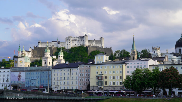 Die Salzburger Altstadt mit der Festung Hohensalzburg.