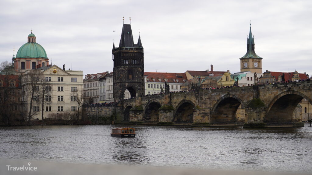 Karlsbrücke · Blick von der Moldau