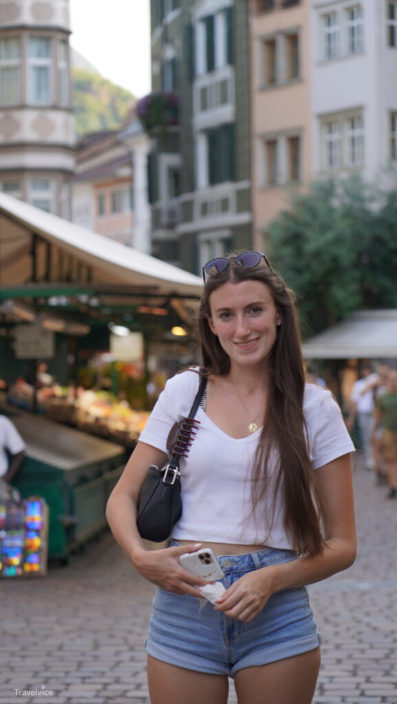 Unterwegs zwischen den Marktständen in Bozen.