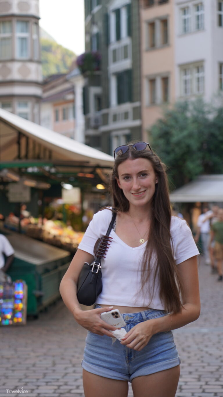 Unterwegs zwischen den Marktständen in Bozen.