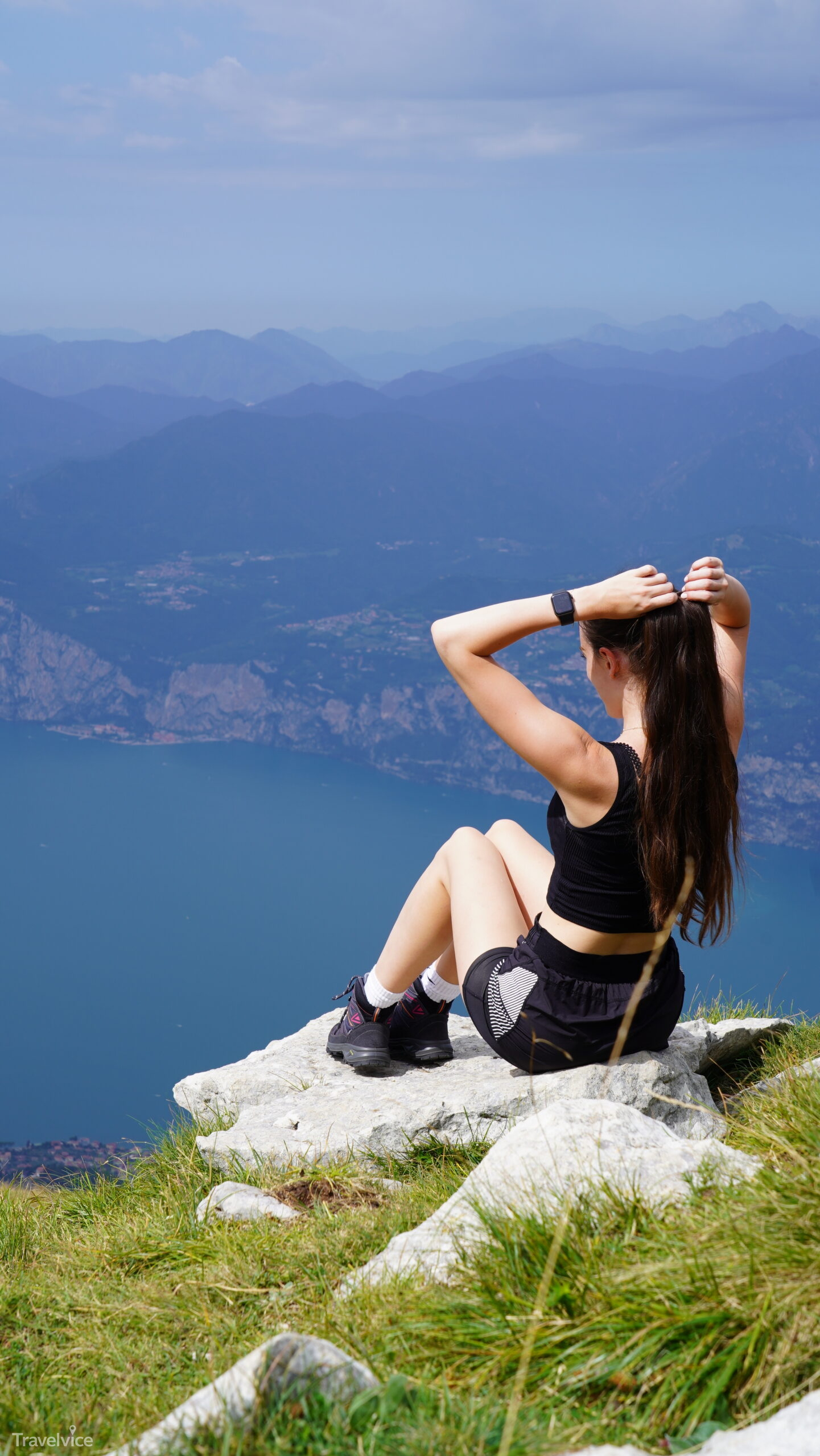 Pause mit Blick auf den Gardasee am Monte Baldo.