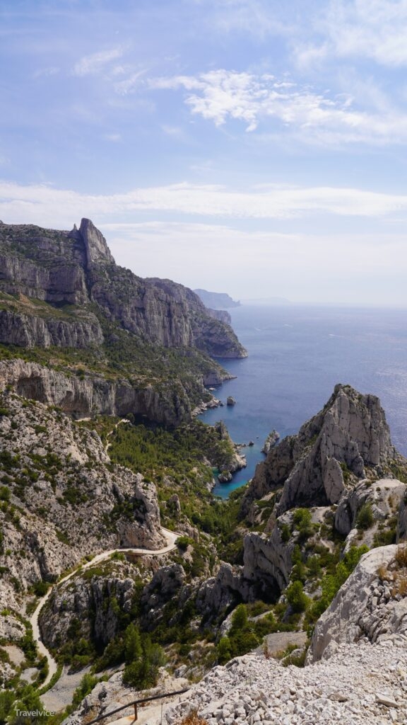 Felswände auf unserer Wanderung in den Calanques
