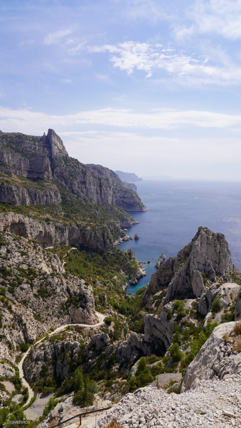 Felswände auf unserer Wanderung in den Calanques
