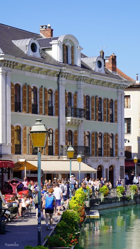 Markt und alte Häuser in Annecy