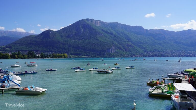 Boote auf dem See von Annecy