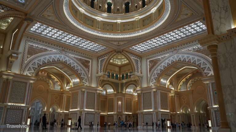 Die große Halle mit Kuppel im Qasr Al Watan