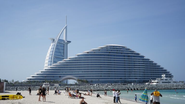 Burj Al Arab und Jumeirah Beach Hotel vom Strand aus