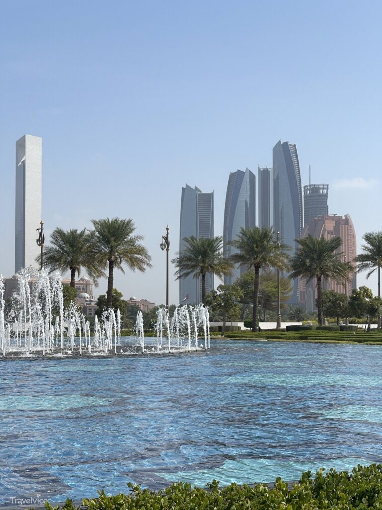 Etihad Towers und Springbrunnen in Abu Dhabi