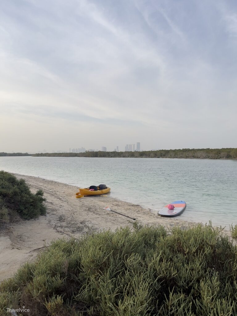 Eine Pause am Wasser während unserer Kajaktour